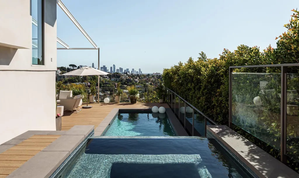 Baru Beli, Rumah Christina Ricci Dijual Lagi Rp60 Miliar