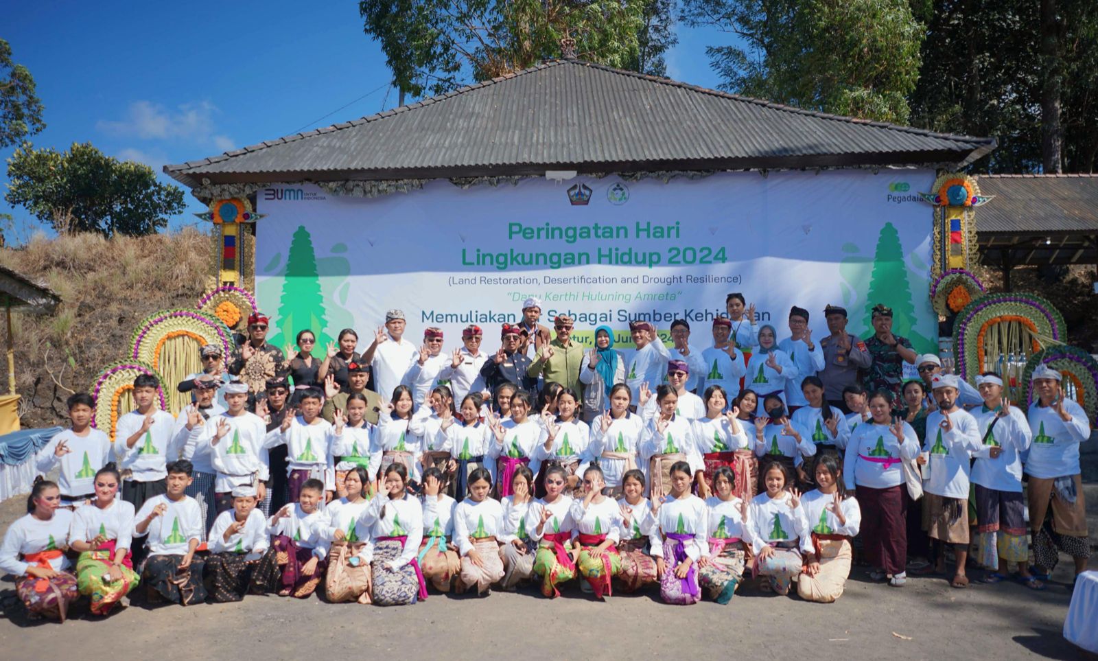 Peduli Kesehatan Lingkungan, Pegadaian Sebarkan Eco Enzyme di Danau Batur Bali
