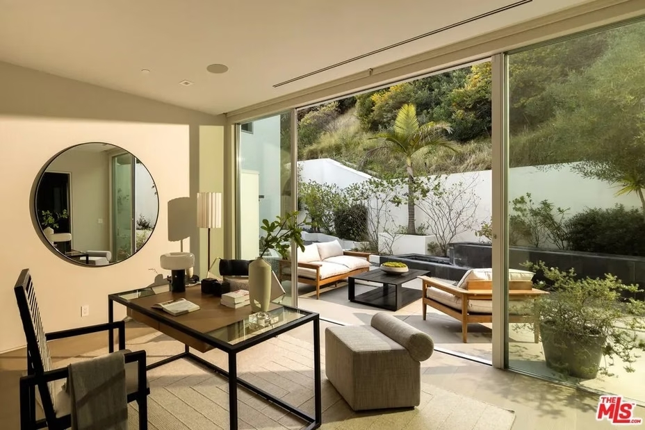 Dijual Beberapa Kali, Rumah Bekas Brittany Murphy dan Britney Spears Ini Diobral Murah