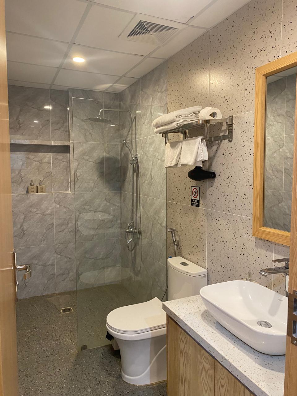 Mengintip Nyamannya Hunian Tenang di Tepi Danau Hanoi