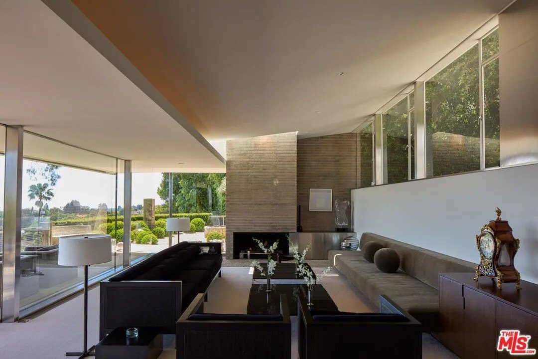 Pindah ke Inggris, Ellen DeGeneres Jual Rumah Terakhirnya di LA