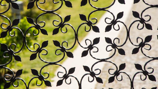 Ingin Rumah Terlihat Modern? Intip 5 Model Pagar Teralis Paling Dicari 2025