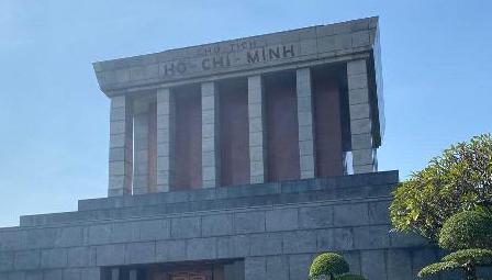 Mengintip Kehidupan Hanoi dari Jantung Bersejarahnya: Kompleks Mausoleum Ho Chi Minh