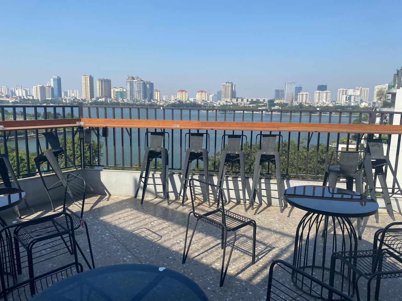 Mengintip Nyamannya Hunian Tenang di Tepi Danau Hanoi