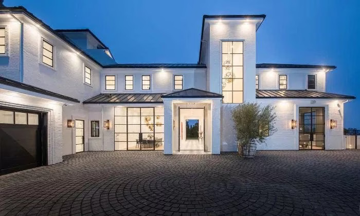 Karier Gemilang di NBA, LeBron James Punya Rumah Rp1,1 Triliun