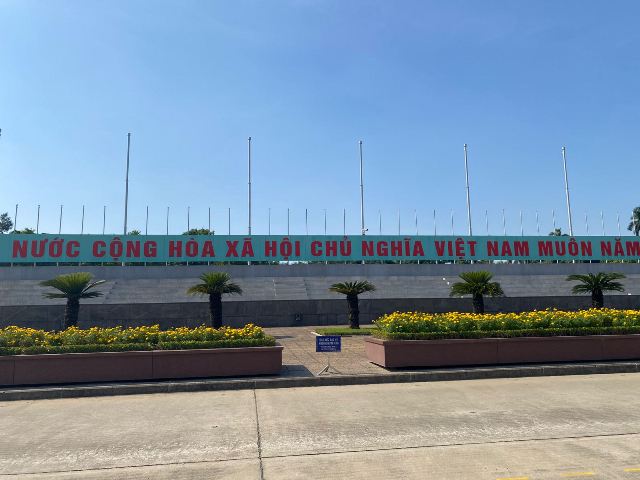 Mengintip Kehidupan Hanoi dari Jantung Bersejarahnya: Kompleks Mausoleum Ho Chi Minh