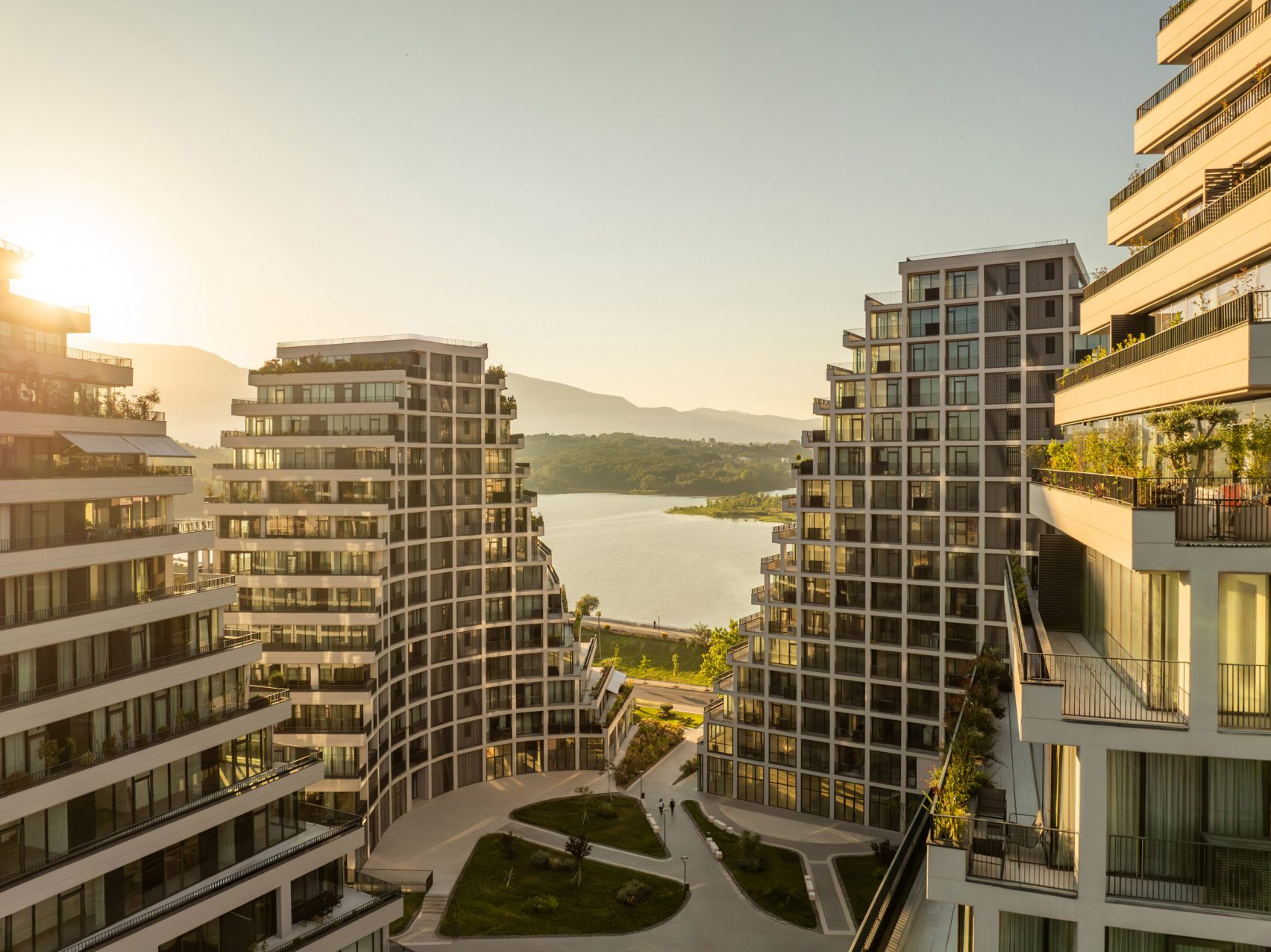 Lake Views, Menara Hijau dengan Desain Terinspirasi Pegunungan