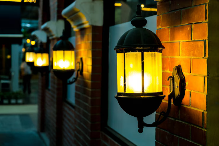 Mengapa Lampu Kuning Lebih Baik untuk Teras Rumah?