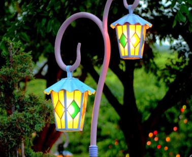 6 Jenis Lampu Taman <i>Outdoor</i> yang Bikin Halaman Makin Estetik