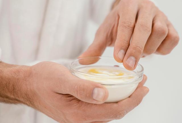 Furnitur Kayu Kena Noda Air? Cukup Pakai Mayones