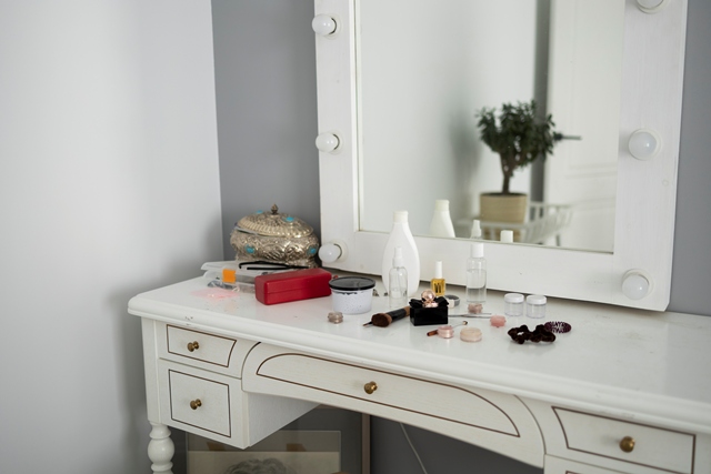 Ide Meja Rias Minimalis untuk Kamar Tidur Modern