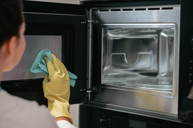 Seberapa Sering <i>Microwave</i> Dibersihkan? Cari Tahu Yuk