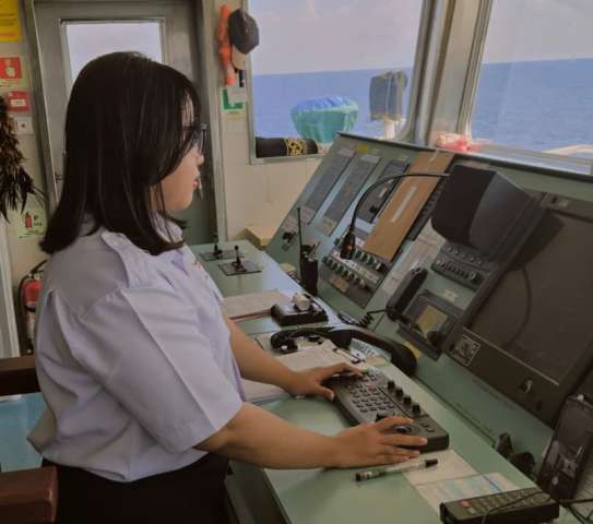 Kisah Para Penjaga Laut PIS: Menerjang Ombak dan Menghadang Perompak