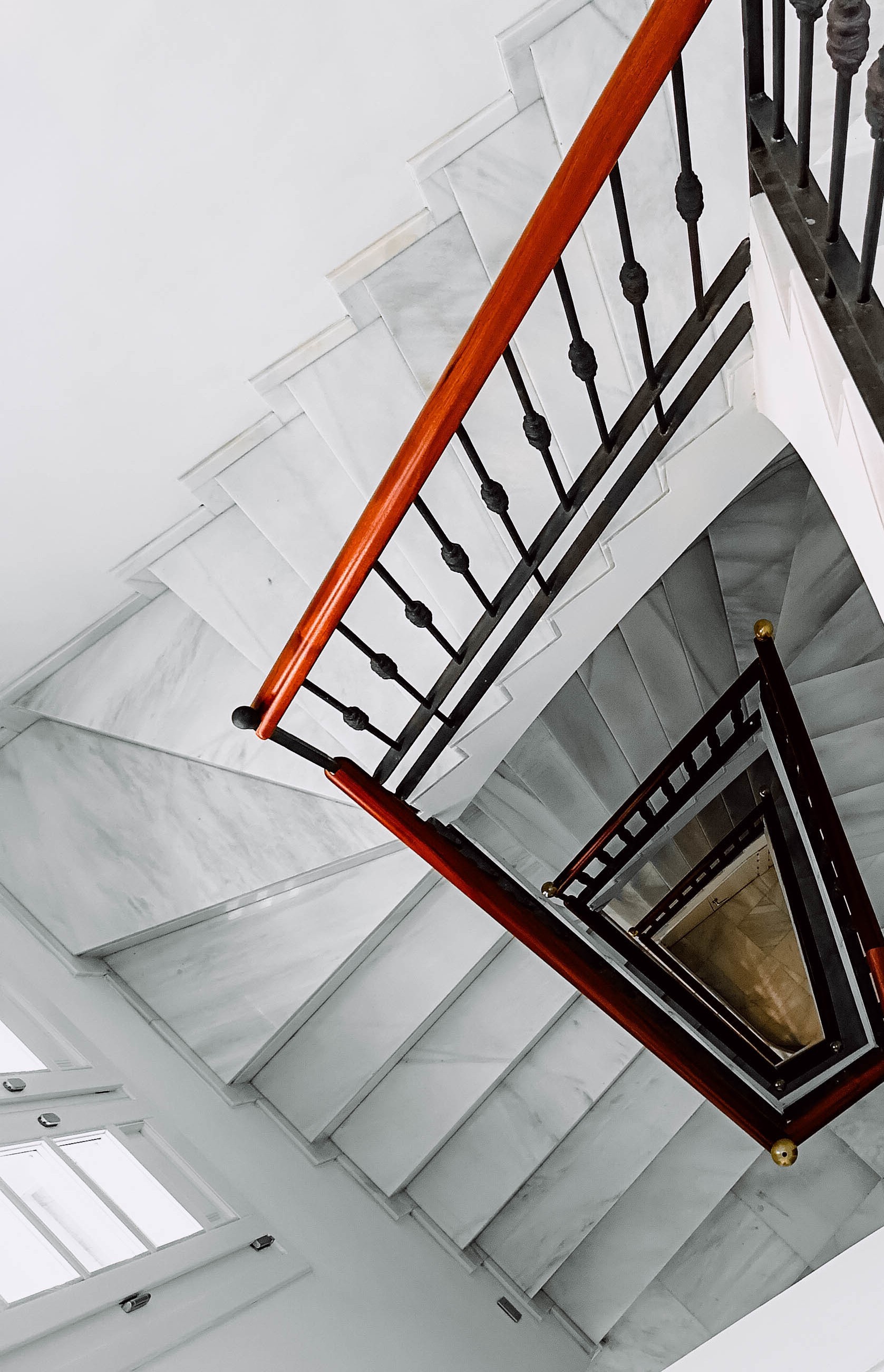 Jangan Salah Pilih, Ini Jenis Tangga yang Cocok untuk Rumah Kamu