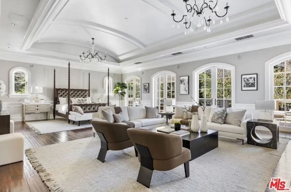 Rumah Baru Paris Hilton Seharga Rp1 Trilliun, Punya 20 Kamar Mandi hingga Lapangan Golf