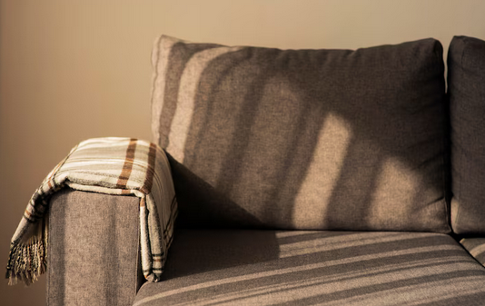 7 Trik Jitu Lindungi Furnitur dari Sinar Matahari