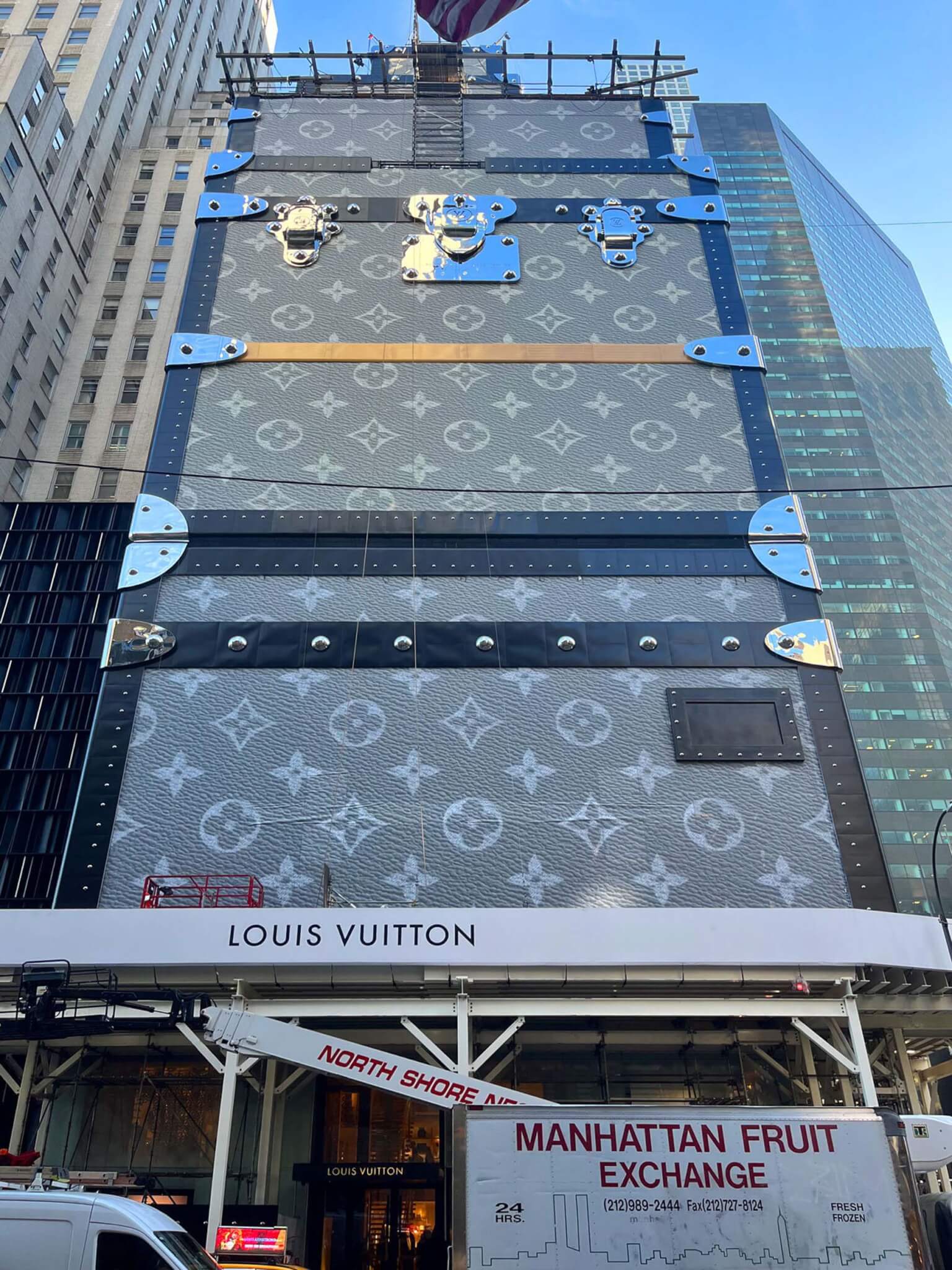 Viral! Desain Gedung Louis Vuitton Seperti Koper Raksasa