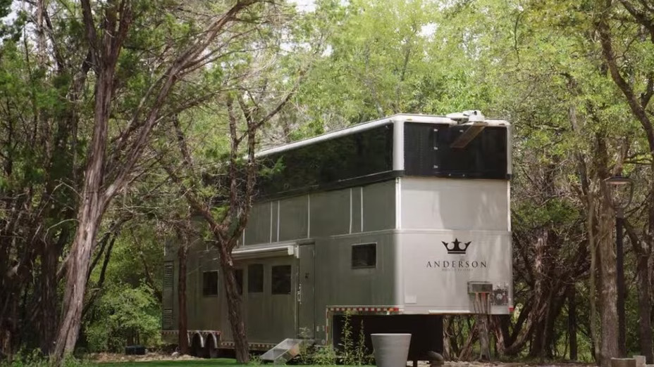 Intip Motorhome Mewah Will Smith Seharga Rp40 Miliar, Ada Bioskop dan Sauna!