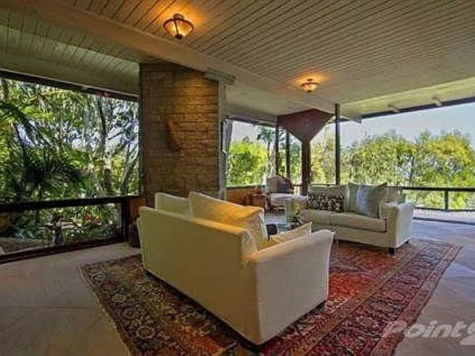 Putus! Dakota Johnson dan Chris Martin Jual Rumah Rp228 Miliar di Malibu