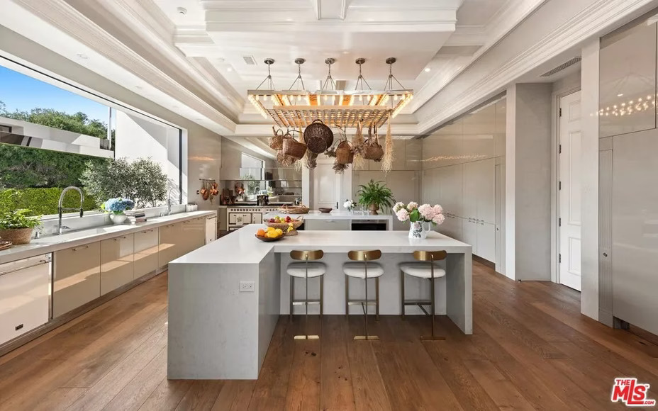 Renovasi Jutaan Dolar, Rumah Jennifer Lopez-Ben Affleck <i>Gak</i> Laku Terjual
