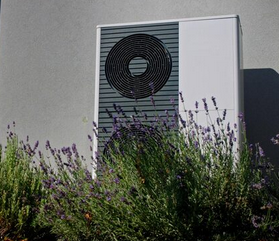 Cara Sembunyikan Kompresor AC Luar Ruangan Tanpa Ganggu Ventilasi