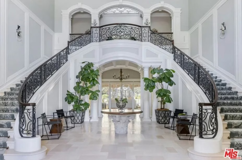 Rumah Baru Paris Hilton Seharga Rp1 Trilliun, Punya 20 Kamar Mandi hingga Lapangan Golf