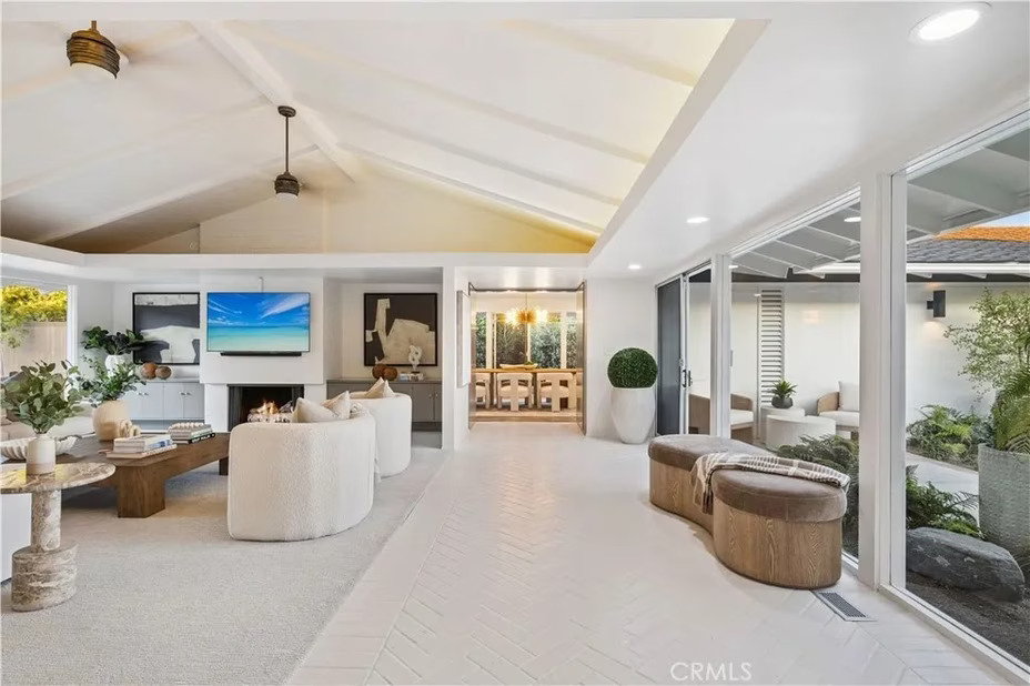 Nikahi Hailee Steinfeld, Pemain NFL ini Beli Rumah Rp137 Miliar