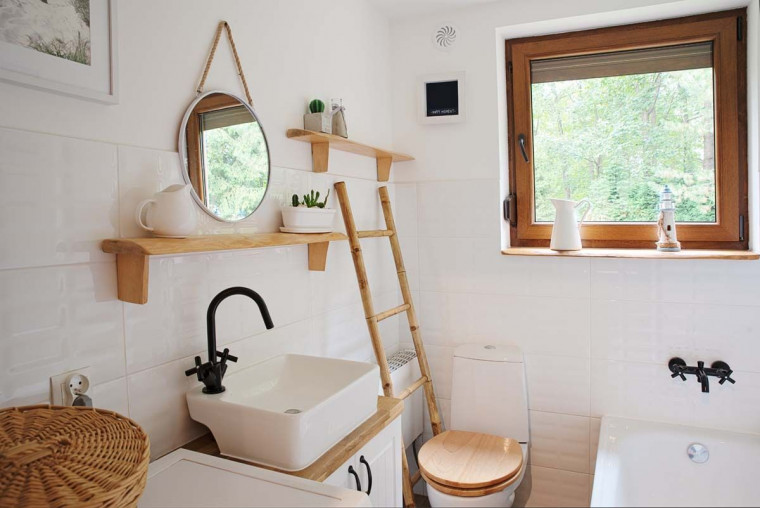 <i>Bye</i> Jamur! Kamar Mandi Bebas Bau dan Lembap dengan Cara Ini!