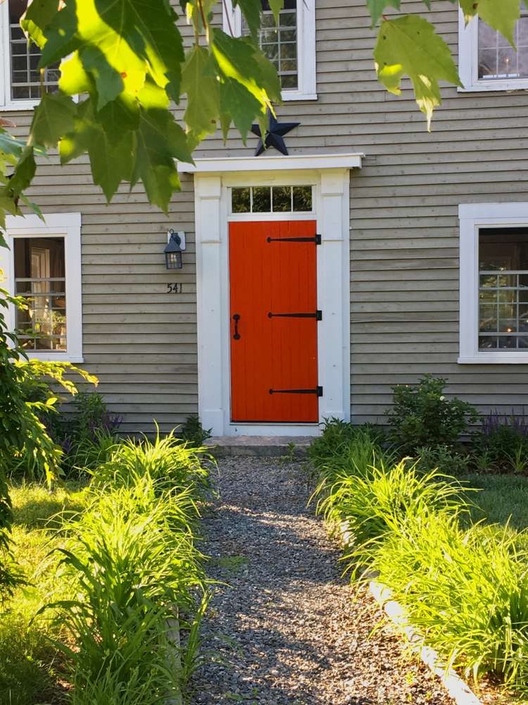 Mau Rumah Terlihat Lebih Mahal? Coba Salah Satu dari 5 Warna Pintu Ini