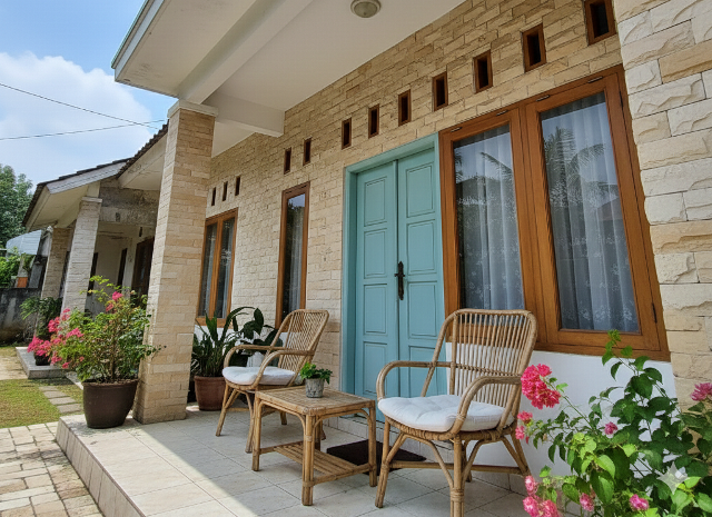 Teras Rumah Terlihat Mewah? Ini 5 Batu Alam Favorit