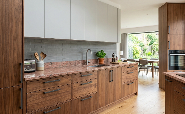 Jangan Salah Pilih! Ini 5 Warna Kabinet yang Cocok untuk Furnitur Kayu