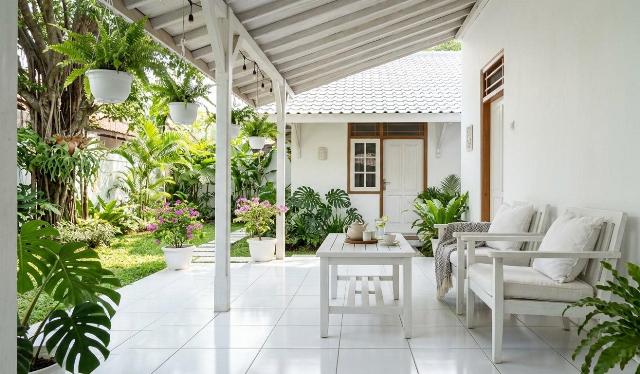 Teras Rumah Panas Banget? Coba 5 Cara Ini Biar Adem