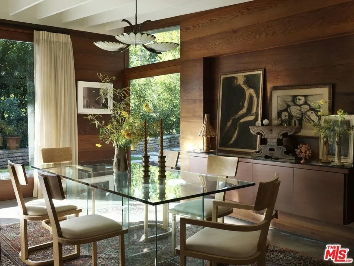 Dakota Johnson Jual Rumah di West Hollywood Seharga Rp108 Miliar