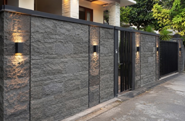 Ide Pagar Batu Andesit, Bikin Hunian Makin Estetik