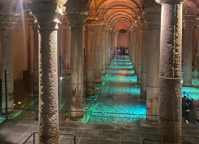 Menyusuri Basilica Cistern, Waduk Raksasa Peninggalan Bizantium di Turki