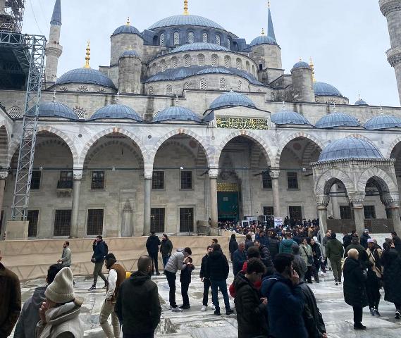 Blue Mosque: Masjid Ikonik dengan 6 Menara di Istanbul