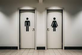 Jangan Asal Pilih, Ini Ukuran Pintu Kamar Mandi yang Ideal