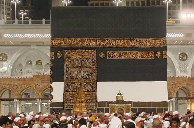 Mengenal Kiswah, Kain Penutup Kabah yang Diganti Setiap Tahun