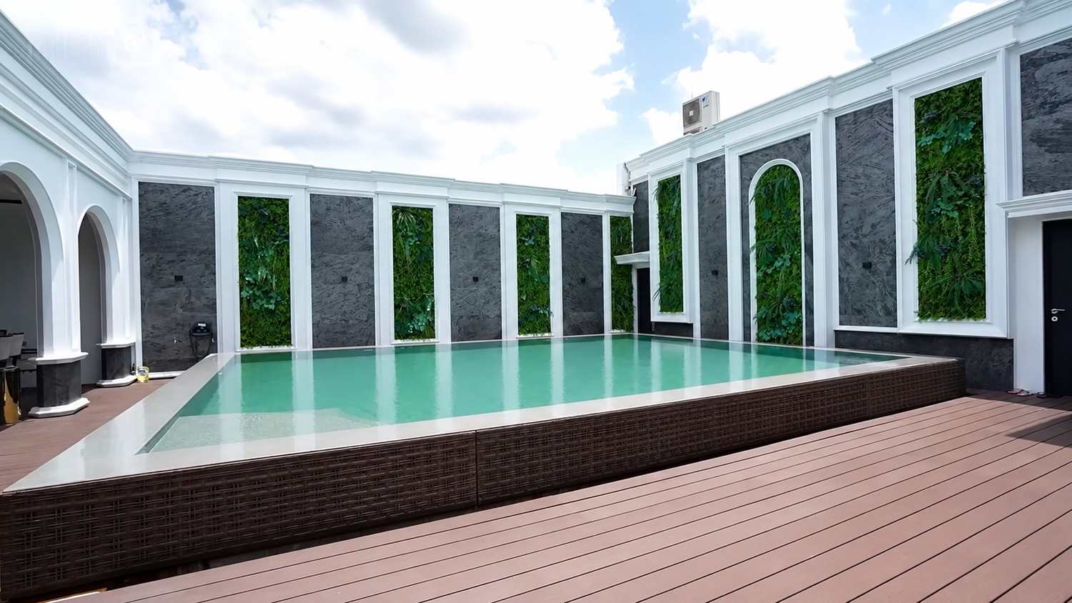 Potret Rumah Sarwendah, Punya Studio Balet dan Kolam Rooftop