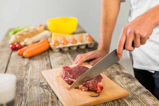 Tips Memilih Pisau Kurban agar Pemotongan Daging Lebih Mudah