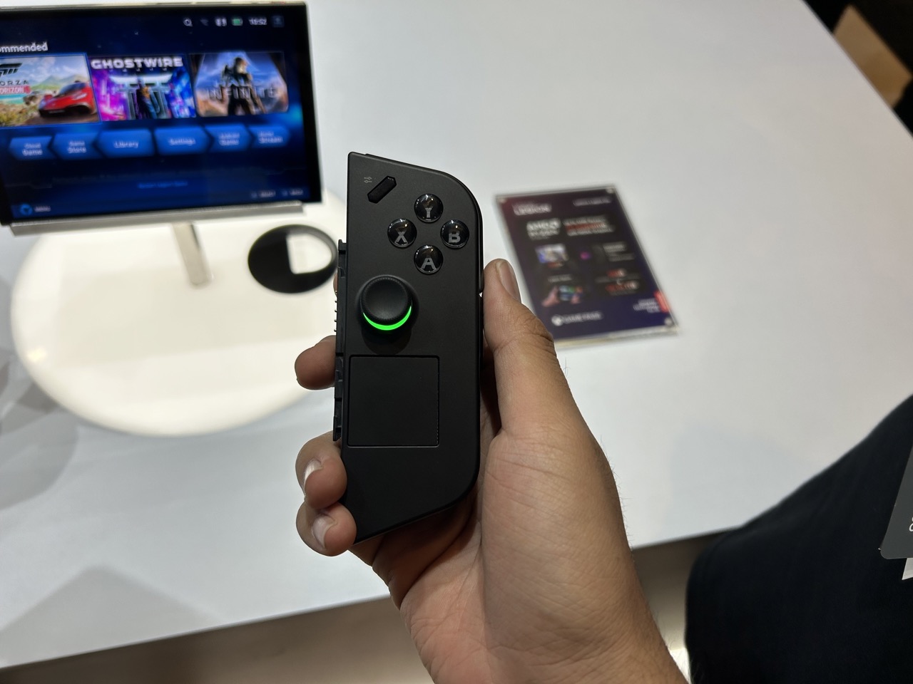 Menjajal Singkat Legion Go, Gaming Handheld Ergonomis