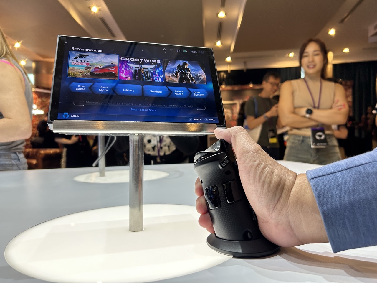 Menjajal Singkat Legion Go, Gaming Handheld Ergonomis