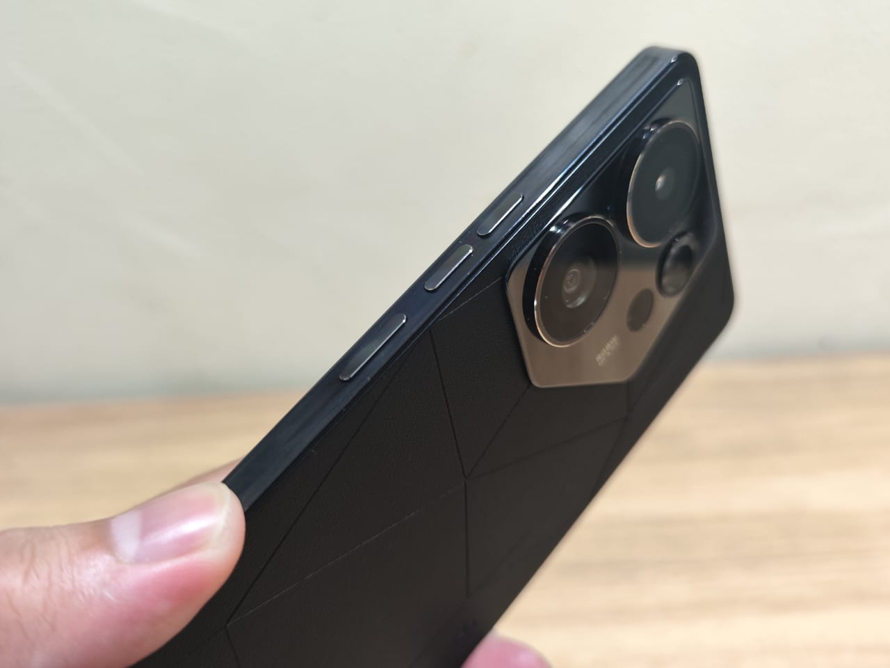 Review Tecno Camon 20 Premier 5G, Tak Bisa Diremehkan