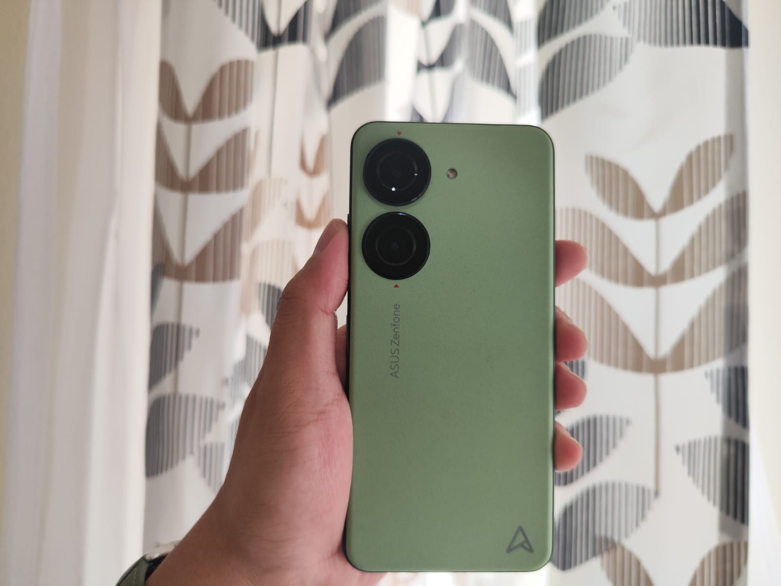 Review Asus Zenfone 10, Hape Snapdragon 8 Gen 2 Paling Kecil dan Powerful