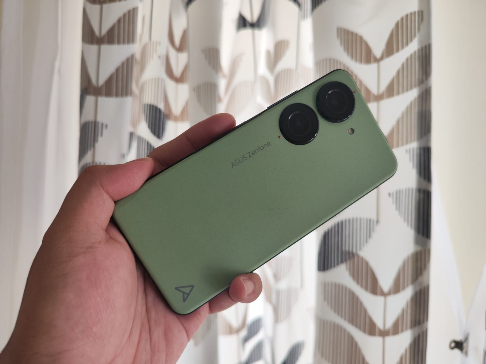 Review Asus Zenfone 10, Hape Snapdragon 8 Gen 2 Paling Kecil dan Powerful