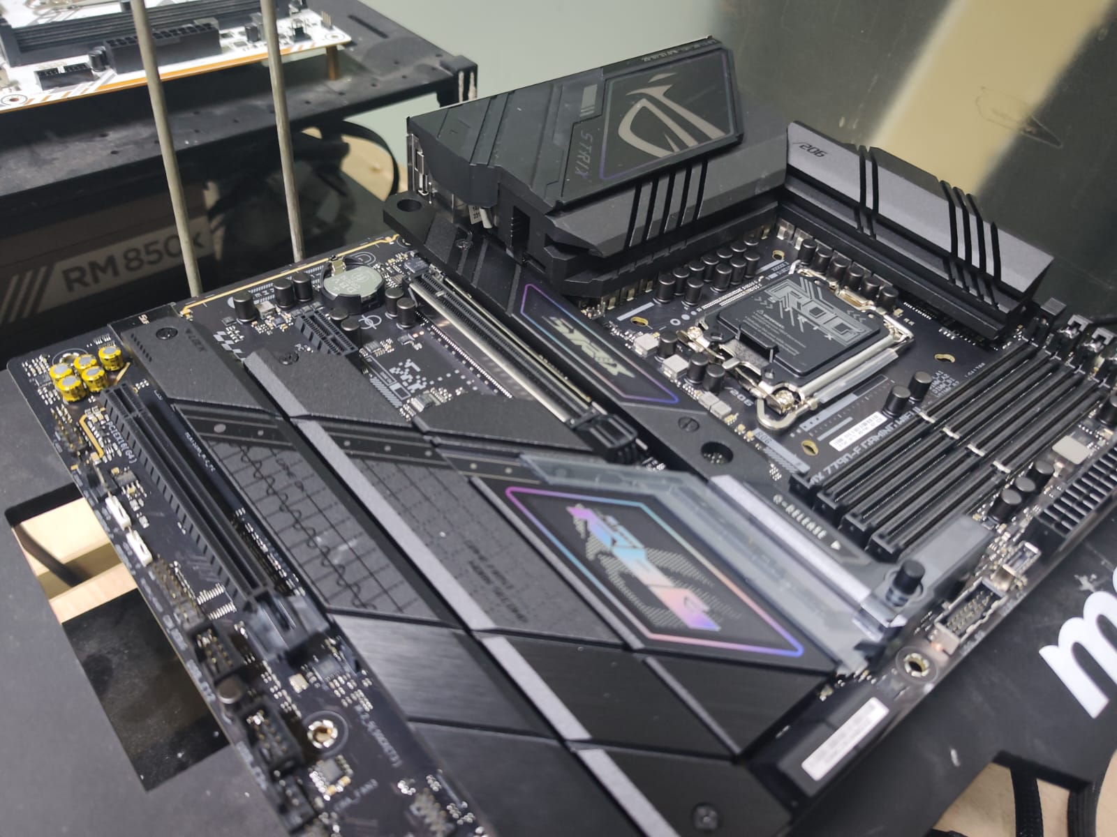Menjajal Motheboard Asus ROG Strix Z790-F Gaming WiFi II Pakai Intel Core Generasi ke-14