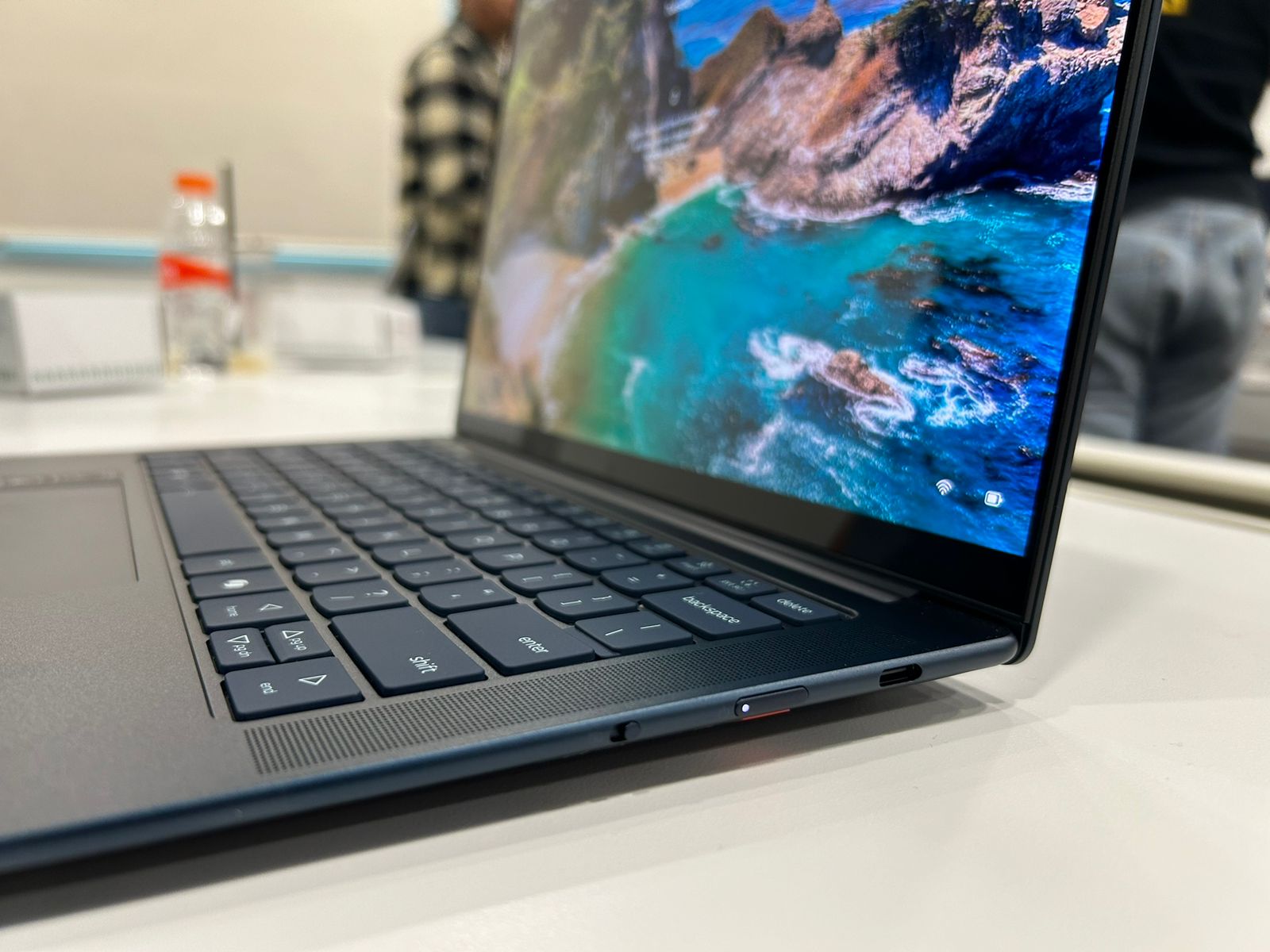 Hands on Lenovo Yoga Slim 7x, Laptop Tipis Pakai Snapdragon X Elite