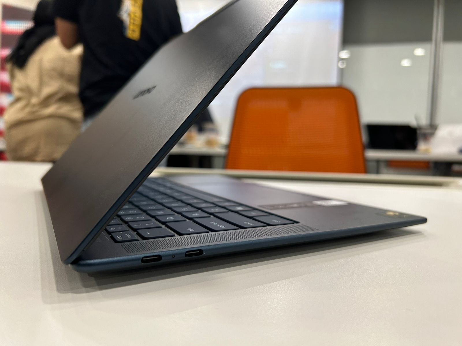 Hands on Lenovo Yoga Slim 7x, Laptop Tipis Pakai Snapdragon X Elite