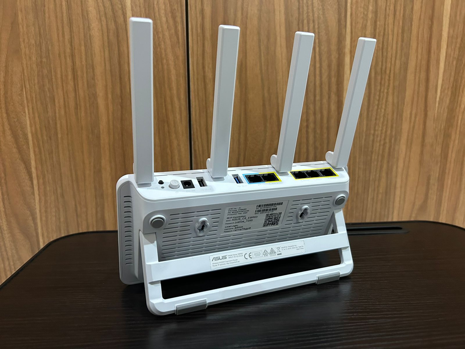 Router Asus ExpertWifi EBR63, Minimalis Performa Bisnis