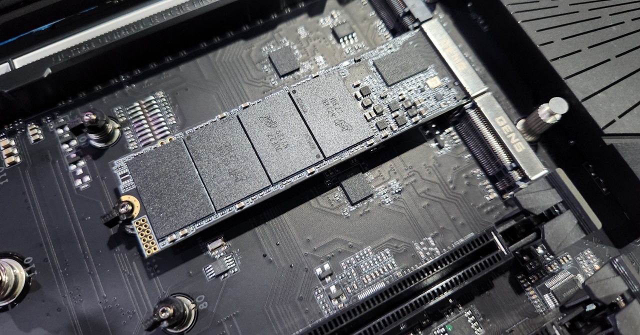 Apacer AS2280Q4, Performa Bagus Pakai Heatsink